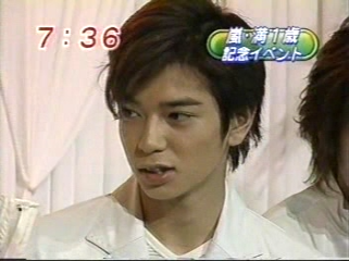 2000.11.01일의 嵐 데뷔 1주년 이벤트 소식 & 감사감격 싱글 소식.mpg_20250821_142447.644