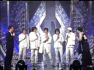 2000.12.07 2000 FNS 가요제 - 아라시 感謝カンゲキ雨嵐 + Talk.mpg_20250824_072520.158