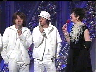 2000.12.07 2000 FNS 가요제 - 아라시 感謝カンゲキ雨嵐 + Talk.mpg_20250824_072527.254