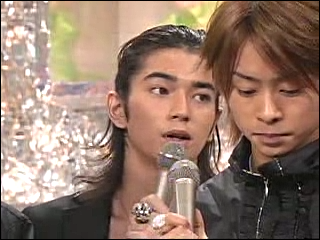 2002.12.05 2002 FNS 가요제 - 아라시 & 마츠우라 아야 Talk.avi_20250826_124752.828