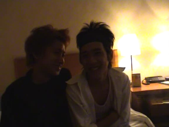 2003 12 17 How's it going SUMMER CONCERT 2003 3 Backstage.avi_20250702_221336.321