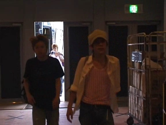 2003 12 17 How's it going SUMMER CONCERT 2003 3 Backstage.avi_20250702_221604.265