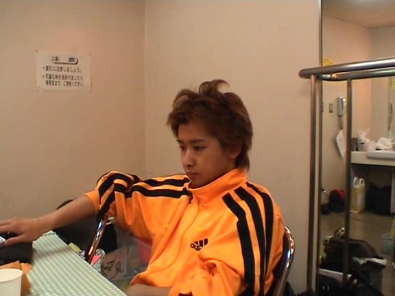 2003 12 17 How's it going SUMMER CONCERT 2003 3 Backstage.avi_20250702_222015.027