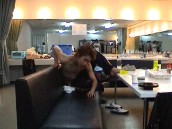 2003 12 17 How's it going SUMMER CONCERT 2003 3 Backstage.avi_20250702_223924.954