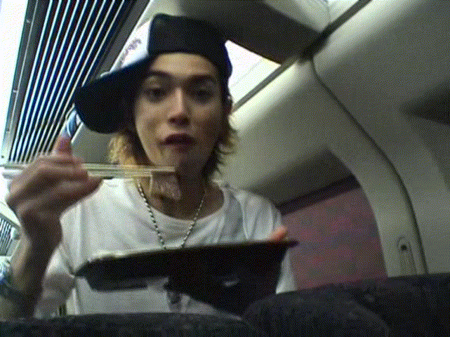 2003 12 17 How's it going SUMMER CONCERT 2003 3 Backstage.avi_20250703_120522.732