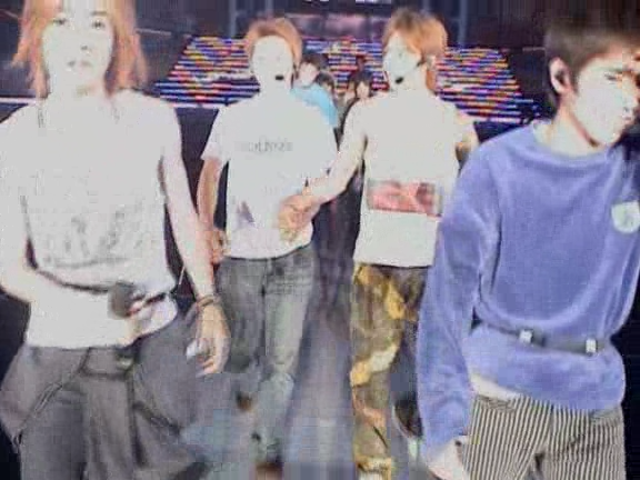 2003 12 17 How's it going SUMMER CONCERT 2003 3 Backstage.avi_20250703_120825.657