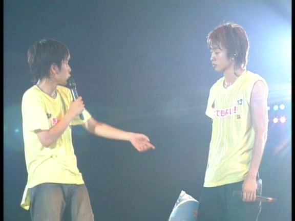 2003 12 17 How's it going SUMMER CONCERT 2003 3 Backstage.avi_20250703_122658.967