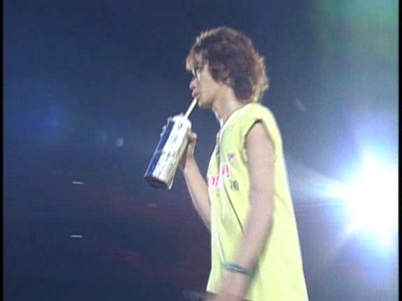 2003 12 17 How's it going SUMMER CONCERT 2003 3 Backstage.avi_20250703_123808.332