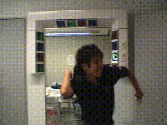 2003 12 17 How's it going SUMMER CONCERT 2003 3 Backstage.avi_20250703_124656.531