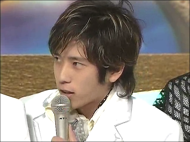 2003.12.17 Best Artist 2005 - 아라시 Talk+とまどいながら+言葉より大切なもの.avi_20250827_132947.911