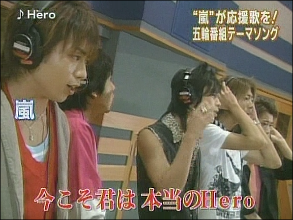 2004.07.01 NTV 더와이드 - 아라시 신곡 HERO 레코딩.avi_20250827_212136.633