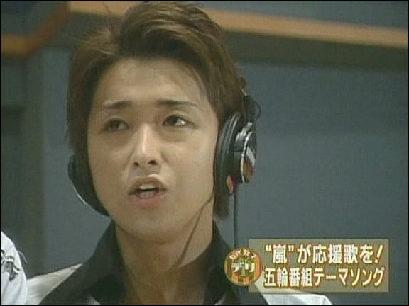 2004.07.01 NTV 더와이드 - 아라시 신곡 HERO 레코딩.avi_20250827_212142.152