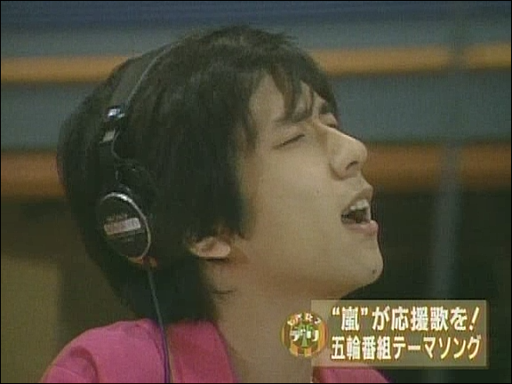 2004.07.01 NTV 더와이드 - 아라시 신곡 HERO 레코딩.avi_20250827_212143.143