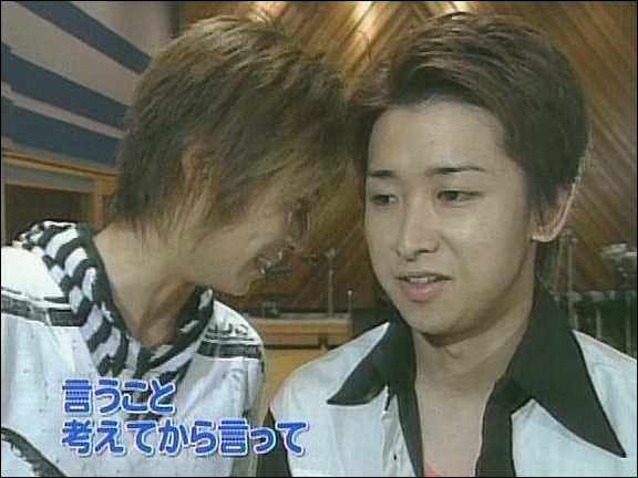 2004.07.01 NTV 더와이드 - 아라시 신곡 HERO 레코딩.avi_20250827_212245.335