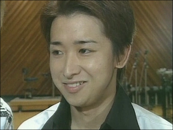 2004.07.01 NTV 더와이드 - 아라시 신곡 HERO 레코딩.avi_20250827_212246.552